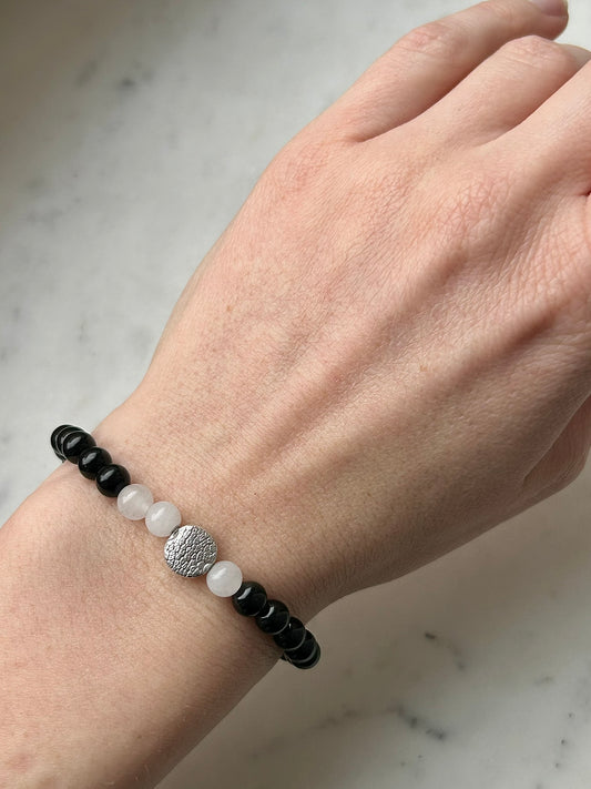 Gumis ásvány gyöngyös karkötő