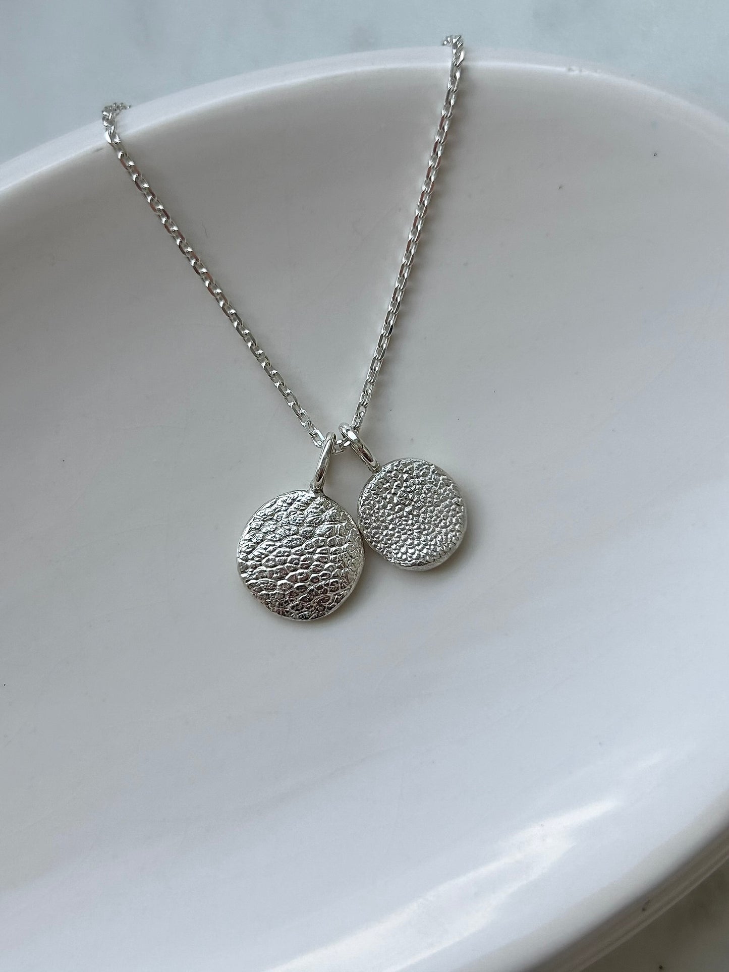 Több orrlenyomatos medál (nyaklánc opcióval)