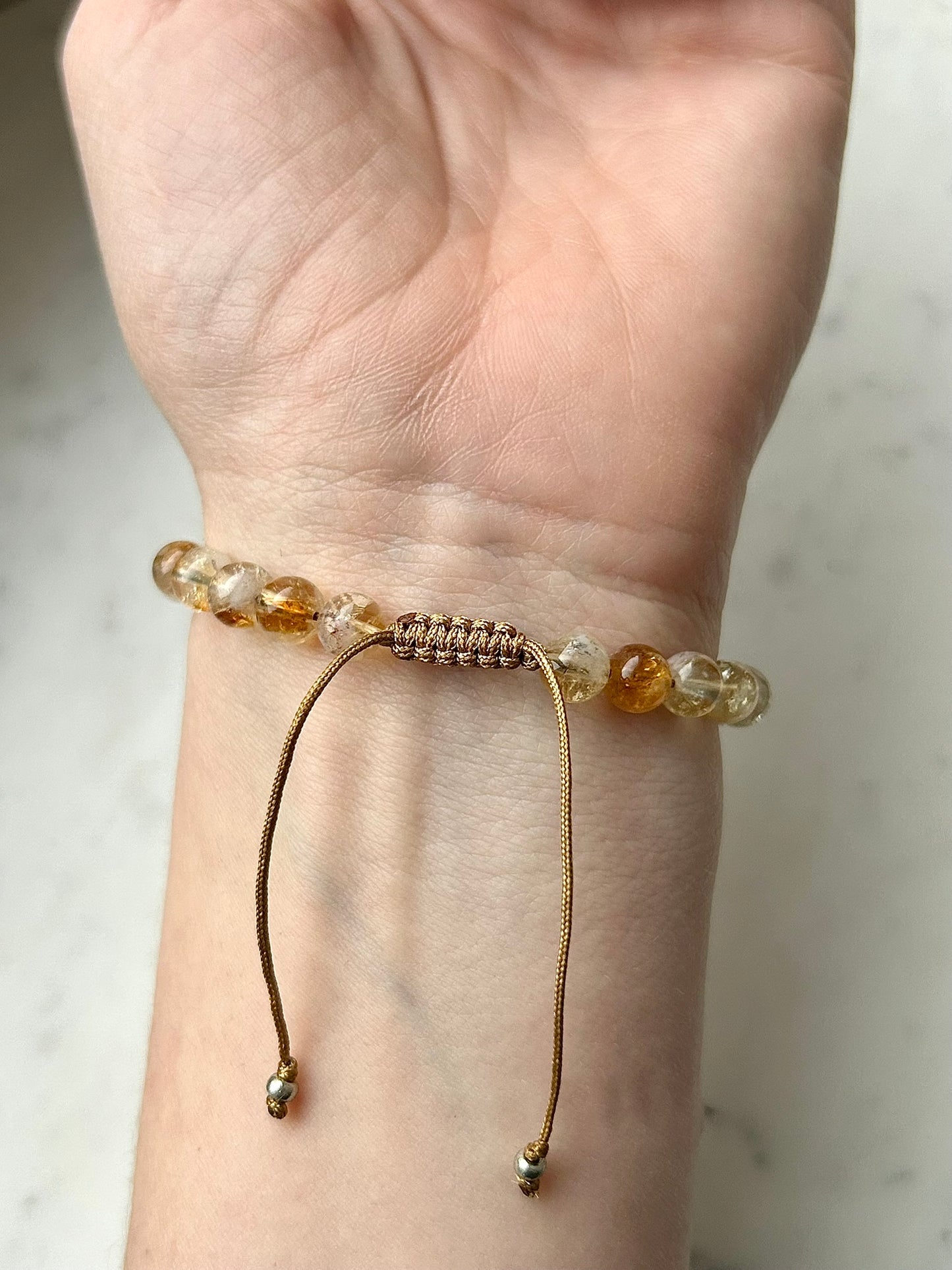 Zsinóros ásvány gyöngyös karkötő