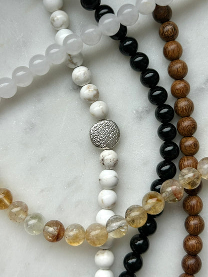 Zsinóros ásvány gyöngyös karkötő