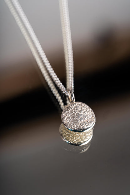 Kétoldalú orrlenyomatos medál (nyaklánc opcióval)